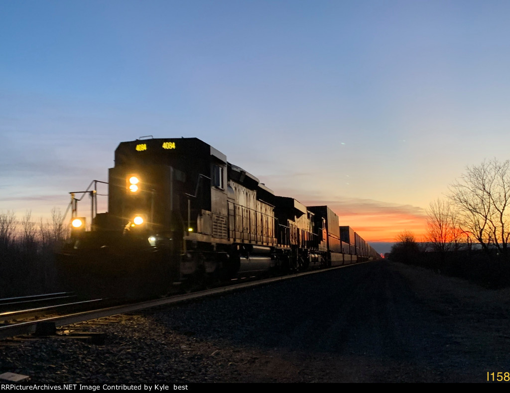 CSX 4084 on I158